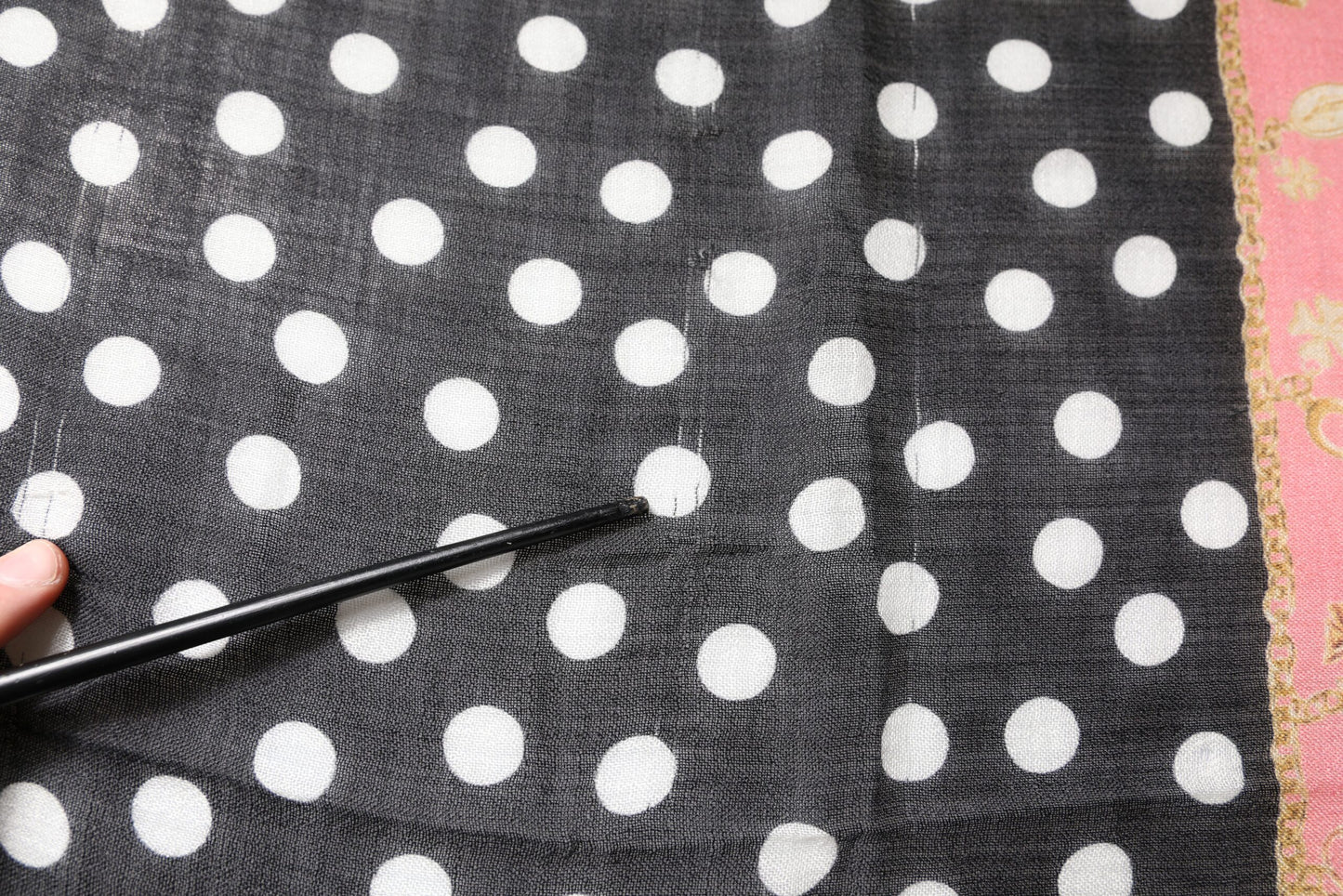 Dolce & Gabbana Schwarzer weißer Polka Dots Fransen Wickelschal