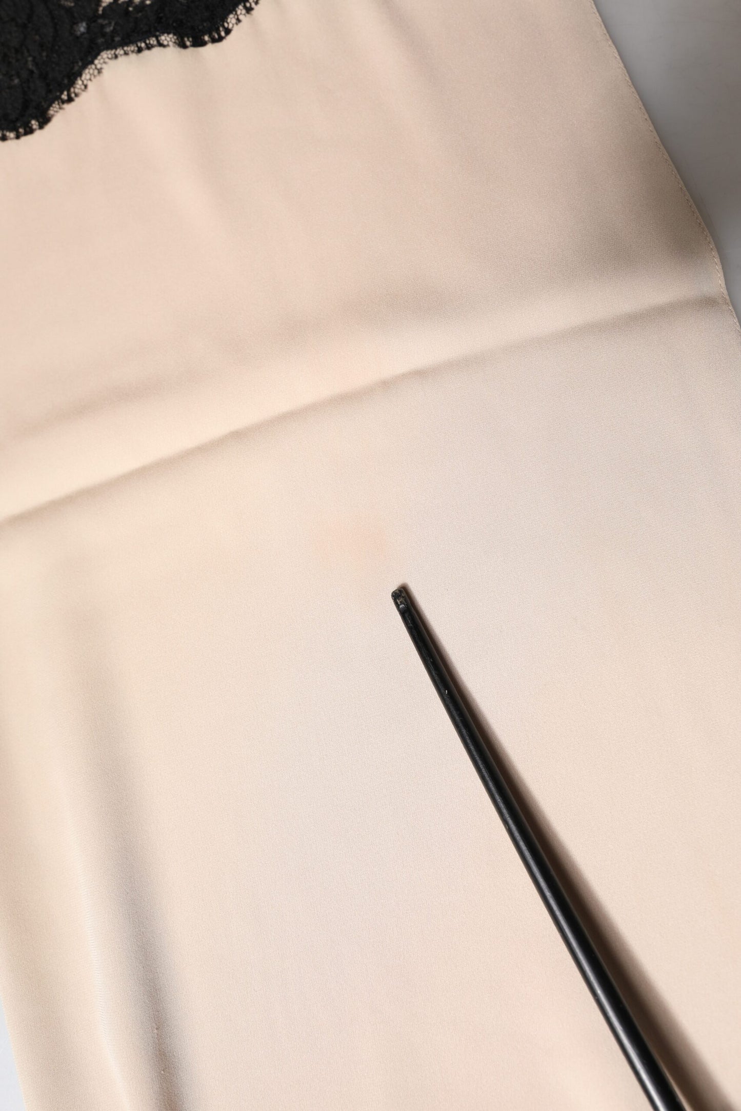 Dolce & Gabbana Beige Floraler Spitzenbesatz Seidenhalstuch