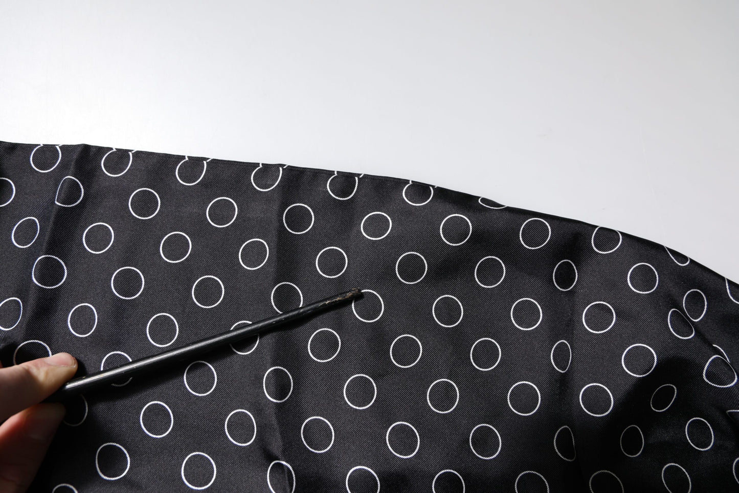 Dolce & Gabbana Schwarze Kreise Seidenfransen Schal Wickelschal