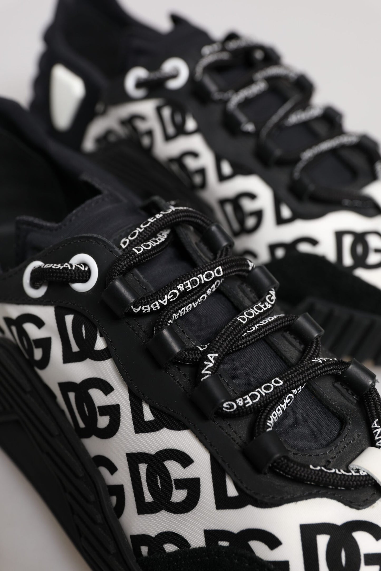 Dolce & Gabbana Schwarz Logo Lace Up Low Top NS1 Turnschuhe Schuhe