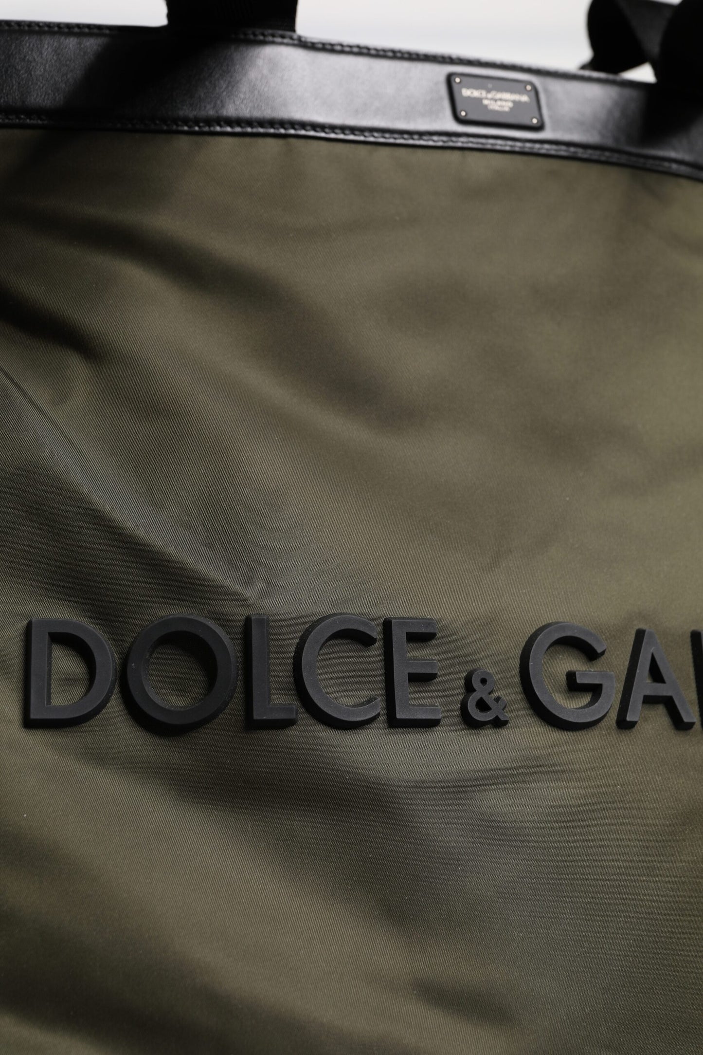 Dolce & Gabbana Militärische grüne Nylon-Schulterriemen-Tragetasche