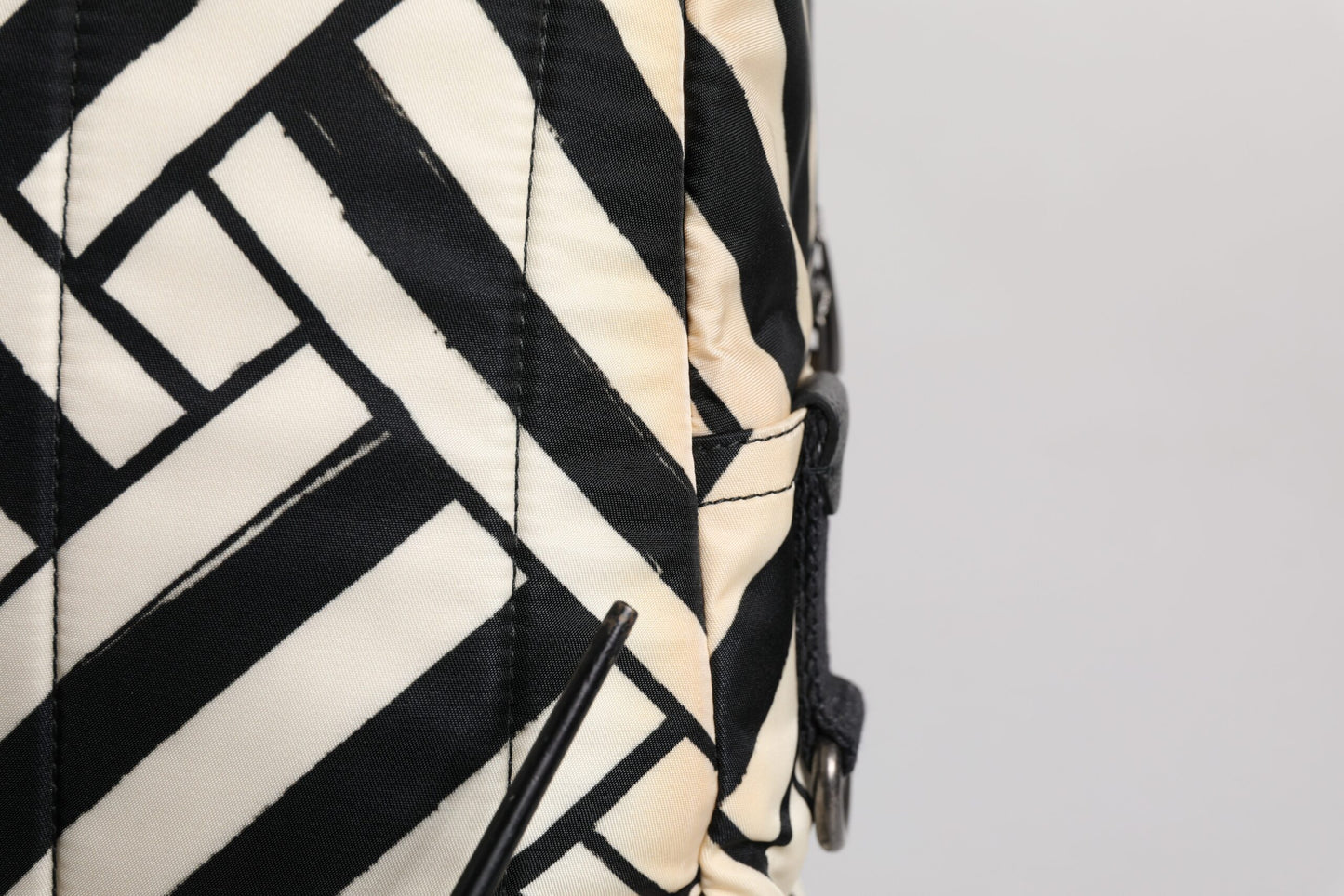 Dolce & Gabbana Schwarz Weiß Nylon Leder Travel Back Pack Tasche