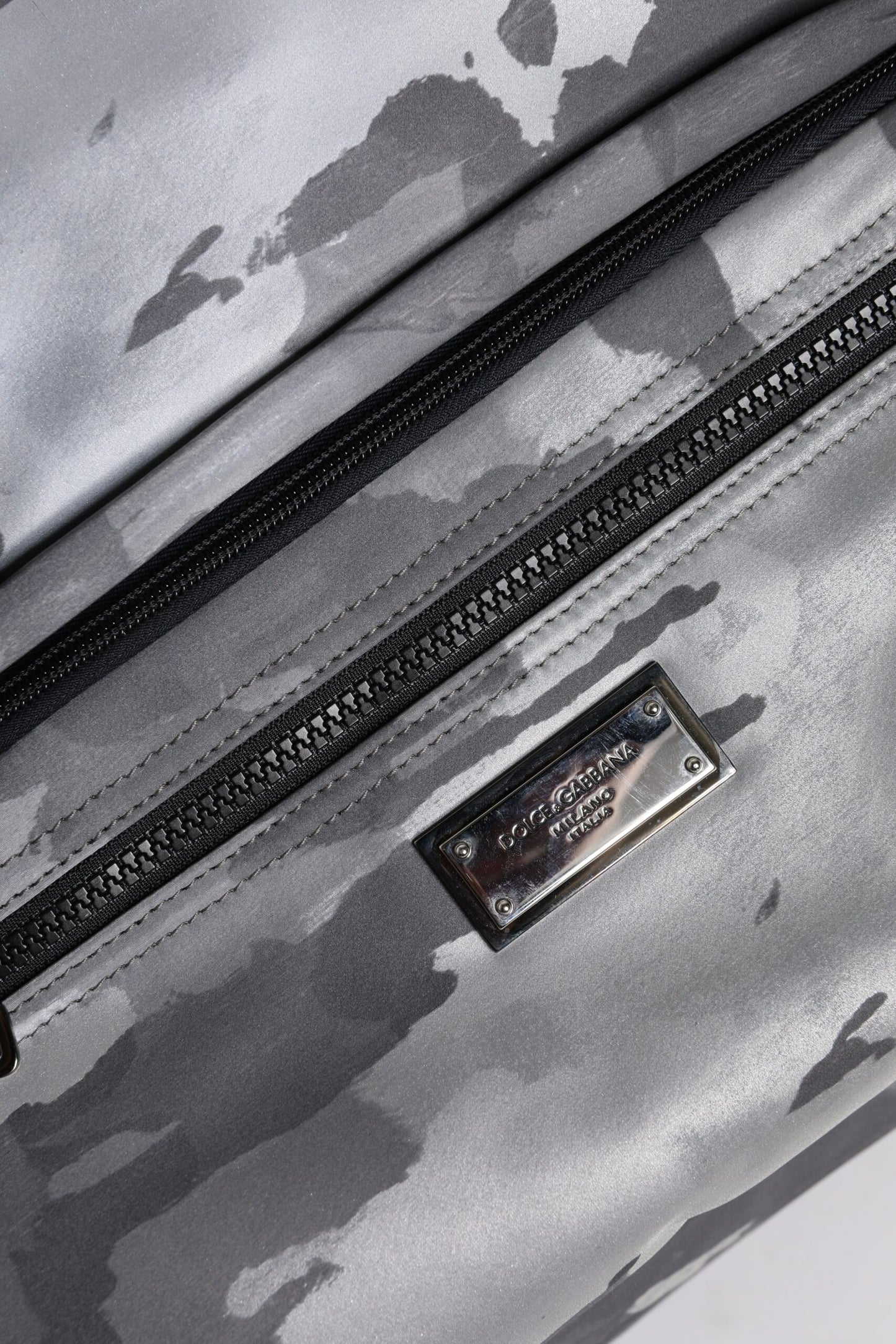 Dolce & Gabbana Schwarzer Camouflage-Schulterriemen Logo-Plakette Tasche
