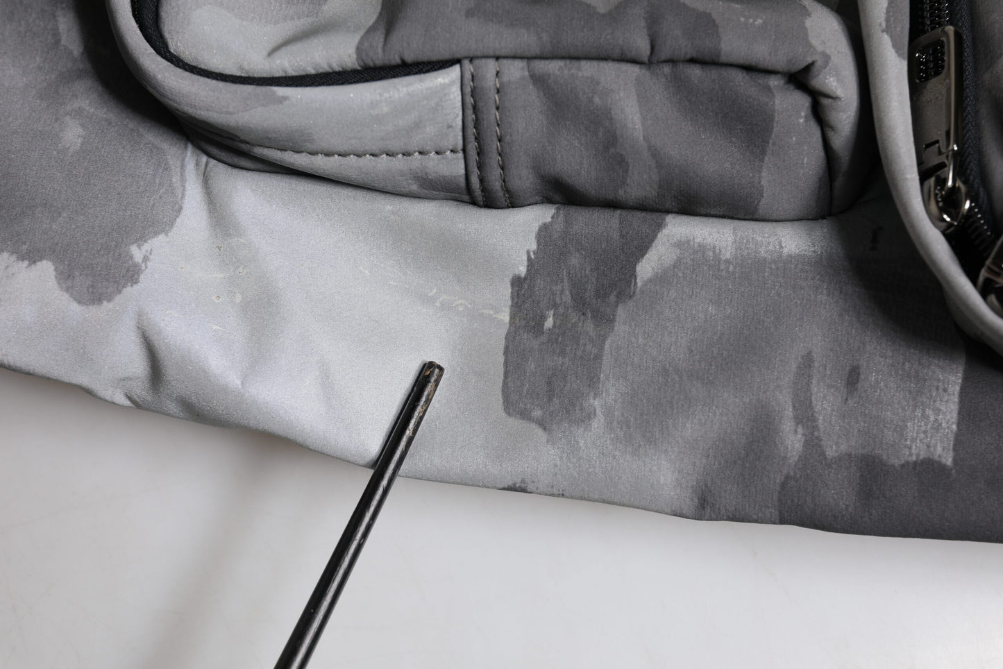 Dolce & Gabbana Schwarzer Camouflage-Schulterriemen Logo-Plakette Tasche