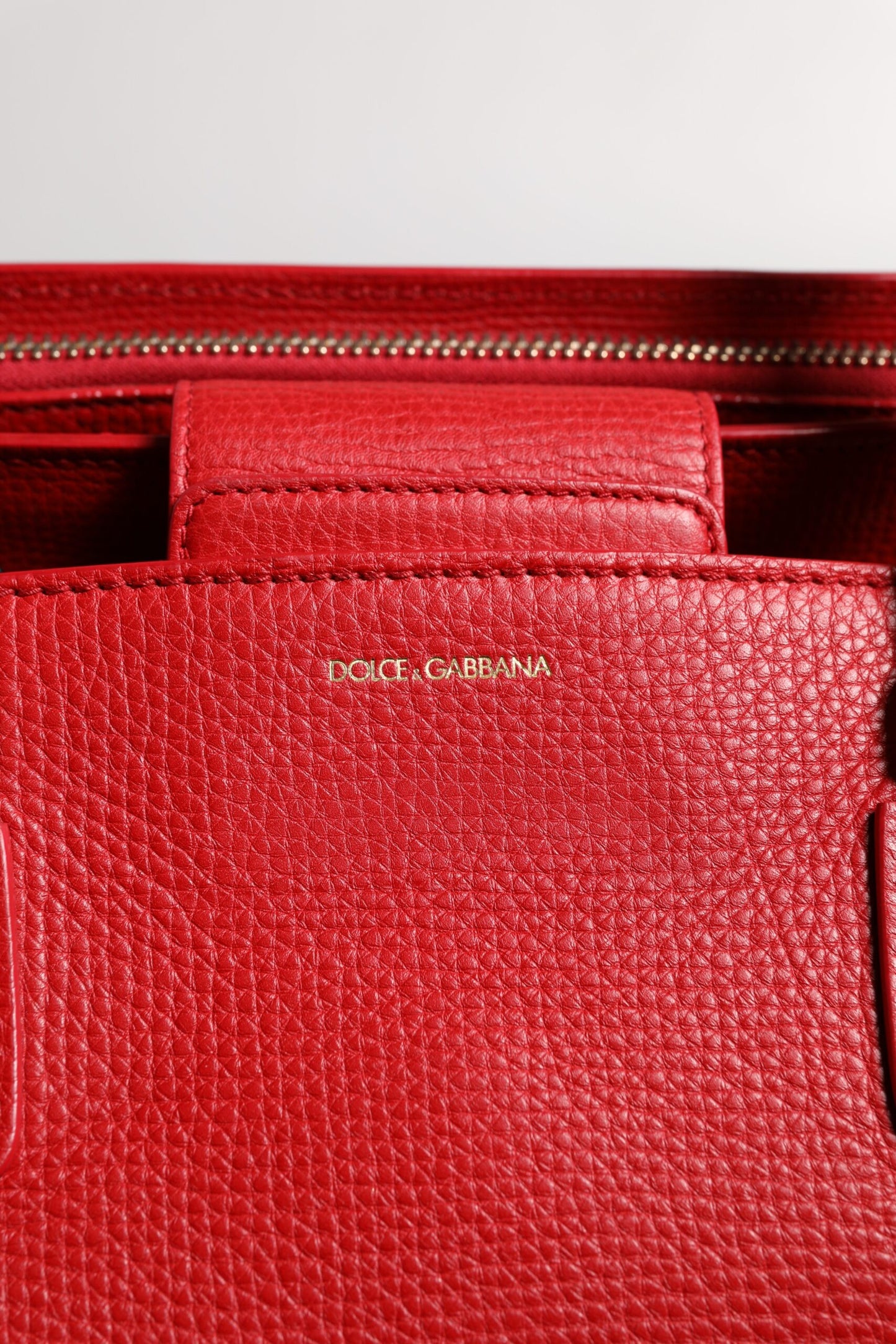 Dolce & Gabbana Rote Kalbsleder Tasche mit Logo-Plakette am oberen Griff