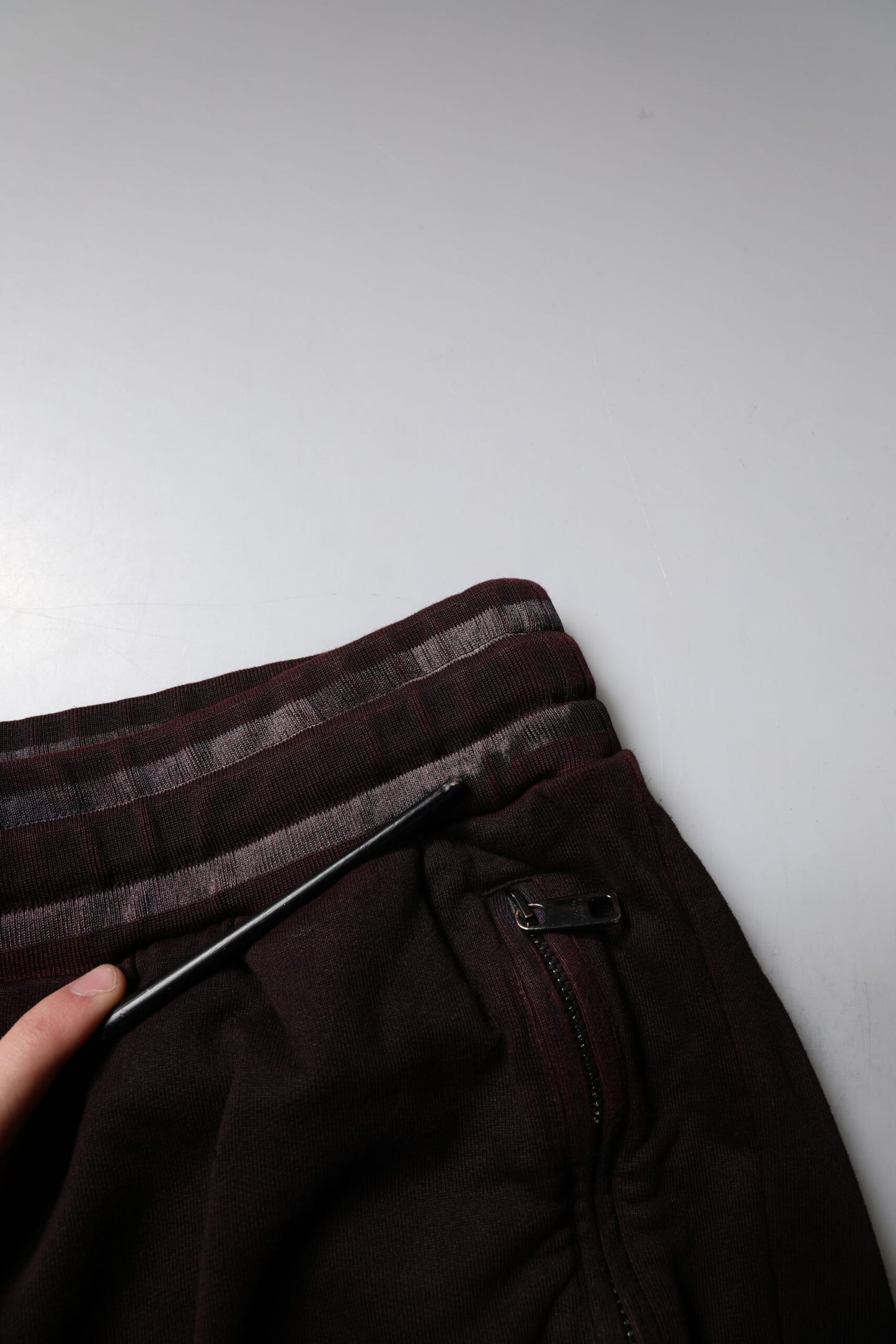 Dolce & Gabbana Maroon Baumwolle Logo Plaque Männer Bermuda Shorts