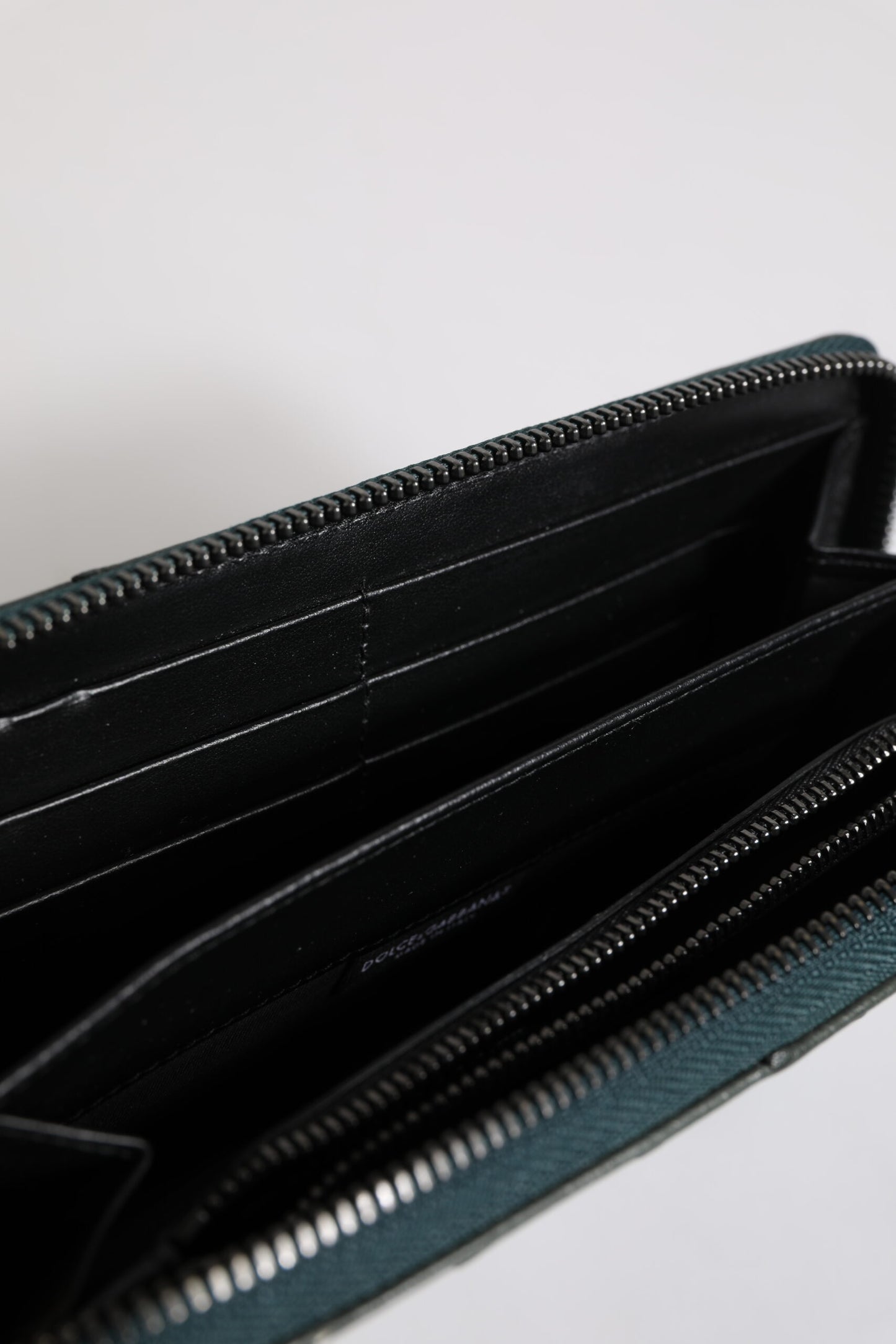 Dolce & Gabbana Grüne Straußenlogoplakette Zip Around Continental Geldbörse