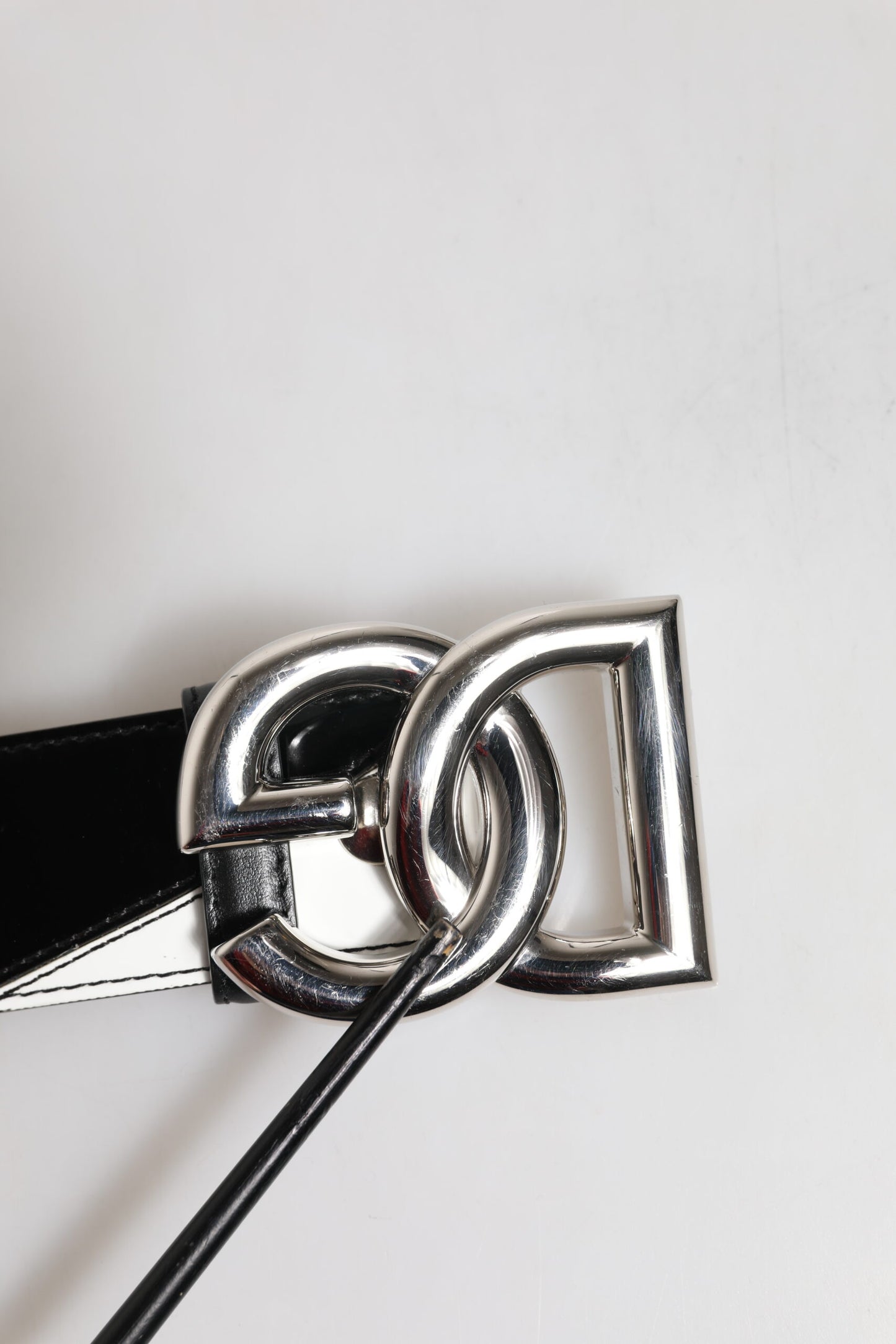 Dolce & Gabbana Schwarzes weißes Leder DG Metallschnalle Gürtel