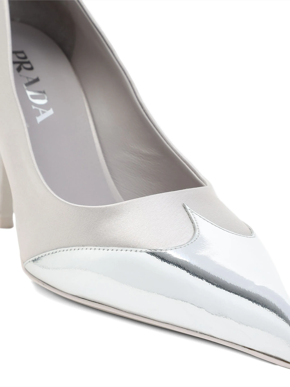 Prada Pumps aus Satin und silberfarbenem Metallic-Leder