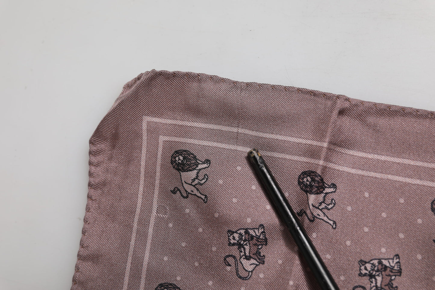 Dolce & Gabbana Brauner quadratischer Foulardschal mit Tiermuster