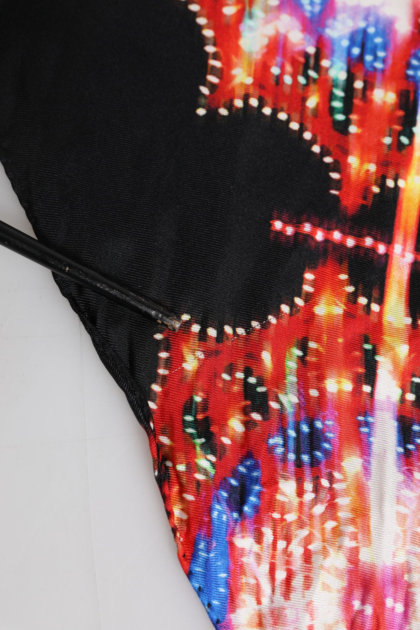 Dolce & Gabbana Schwarzer Multicolor Print Quadratischer Foulard-Schal