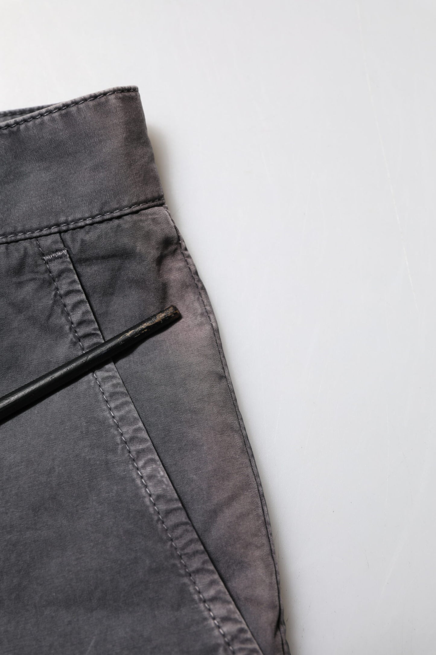 Dolce & Gabbana Dunkelgraue Bermuda-Shorts aus Baumwoll-Stretch-Denim