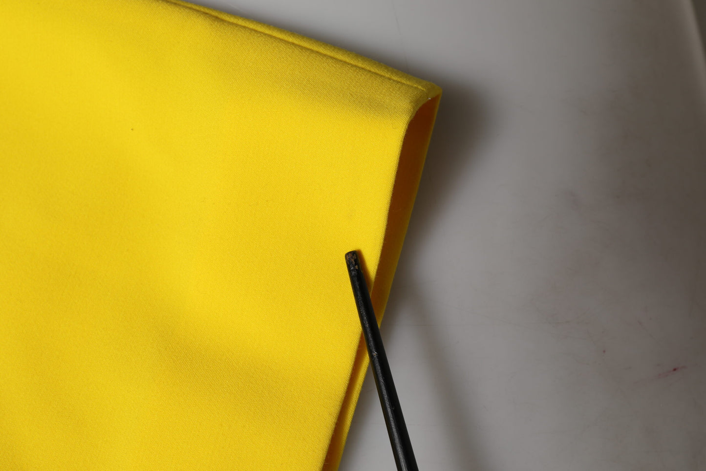 Dolce & Gabbana Gelbes ärmelloses Midikleid aus Polyester