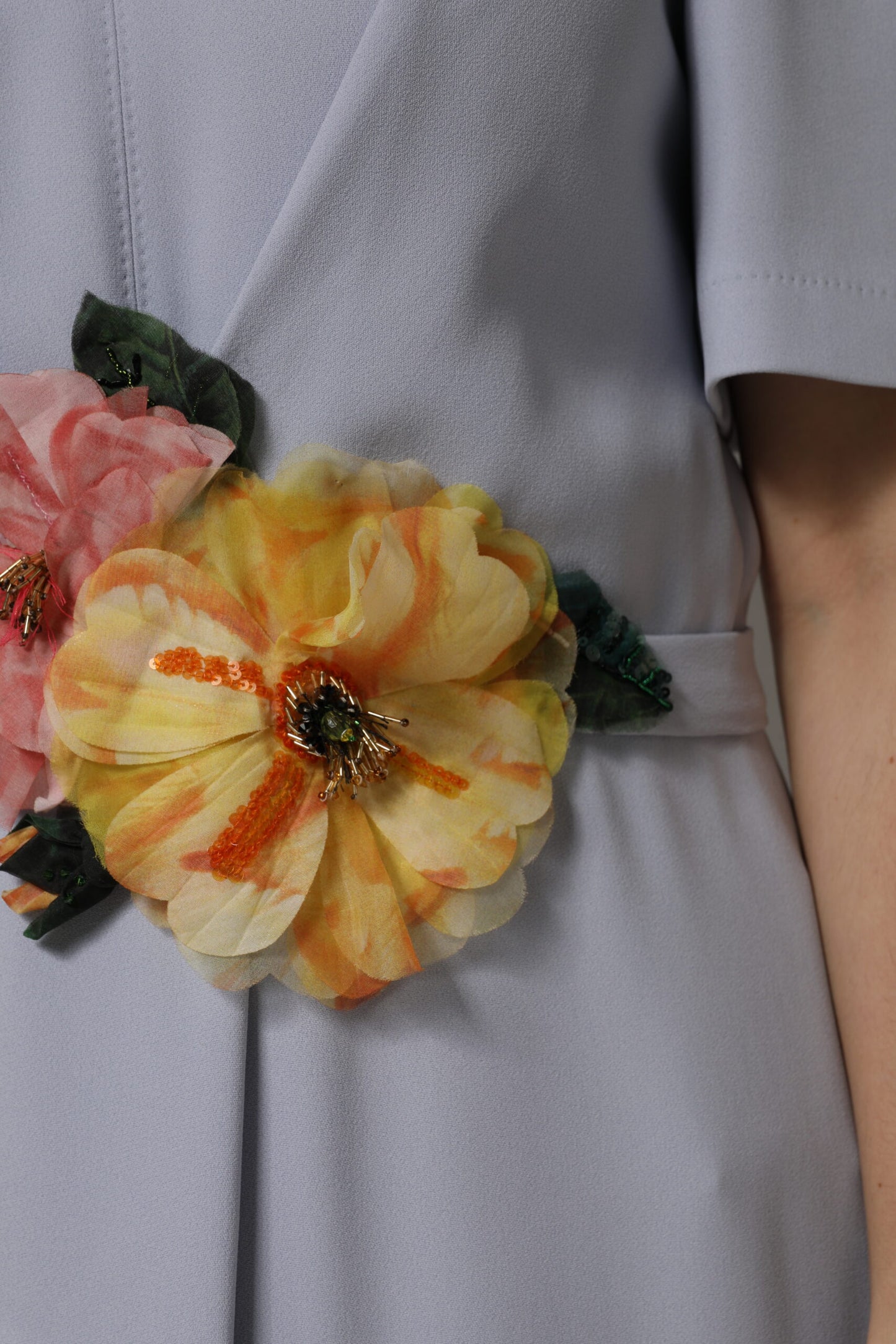 Dolce & Gabbana Graues Viskose-Midikleid mit kurzen Ärmeln