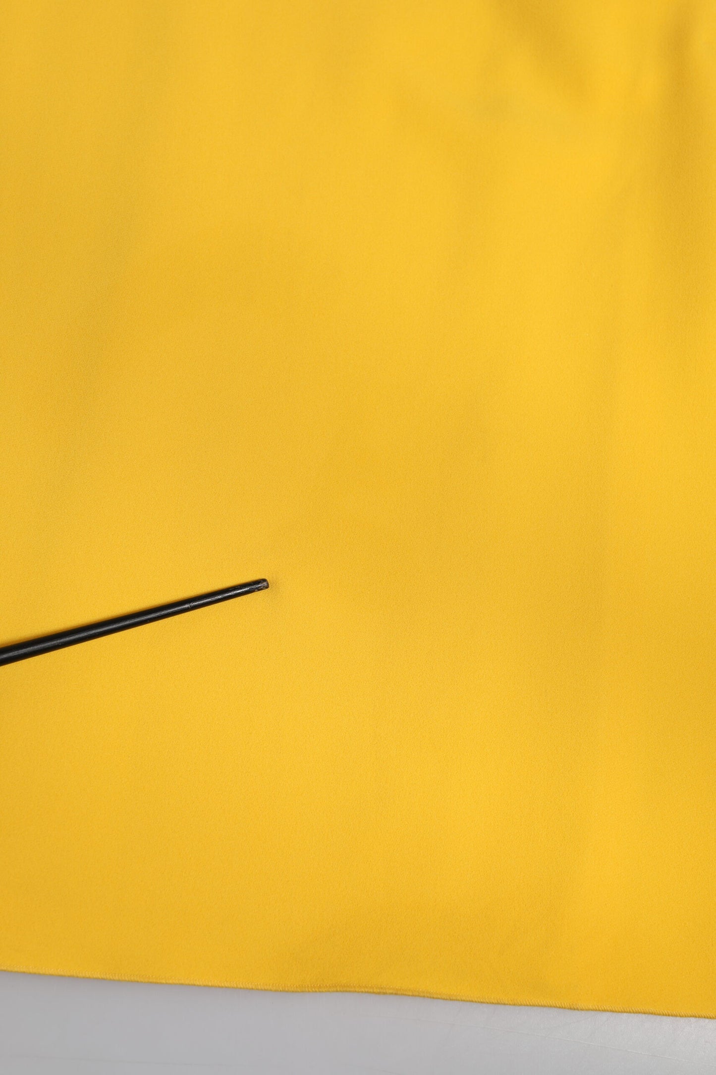 Dolce & Gabbana Gelbes Etuikleid mit Seitenschlitz und einer Schulter