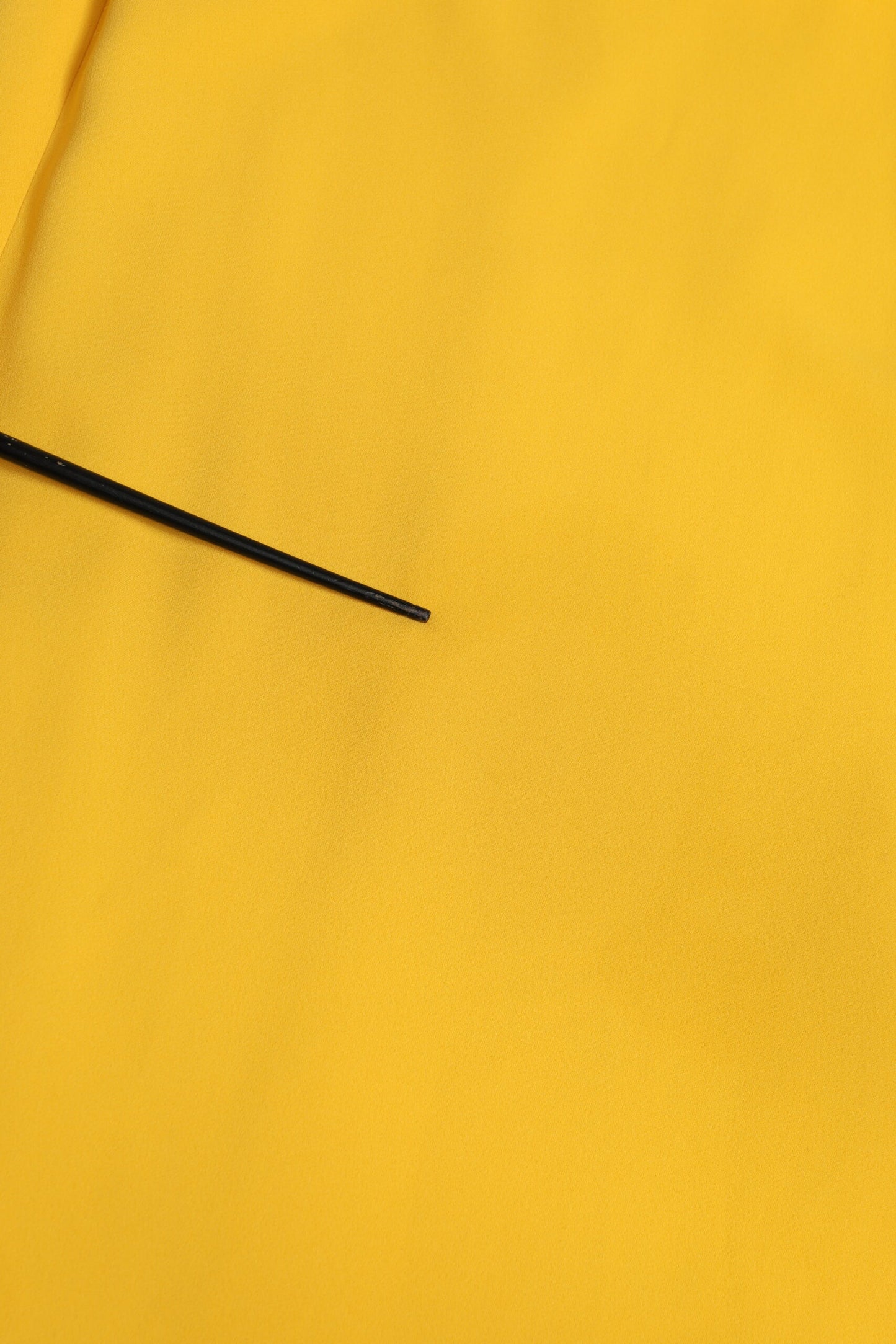 Dolce & Gabbana Gelbes Etuikleid mit Seitenschlitz und einer Schulter