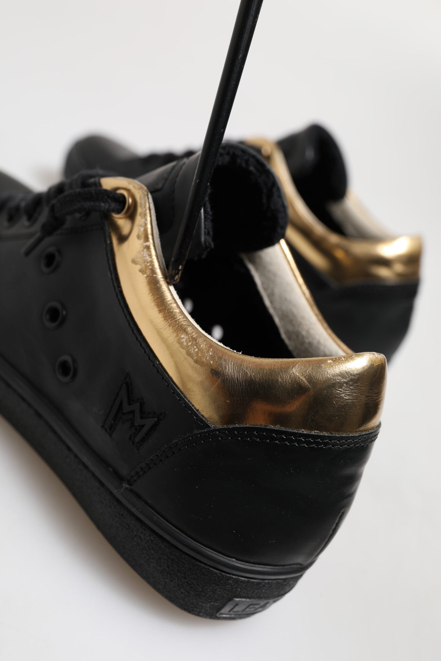 Leather Crown Schwarz Gold Lace Up Low Top Frauen Turnschuhe Schuhe