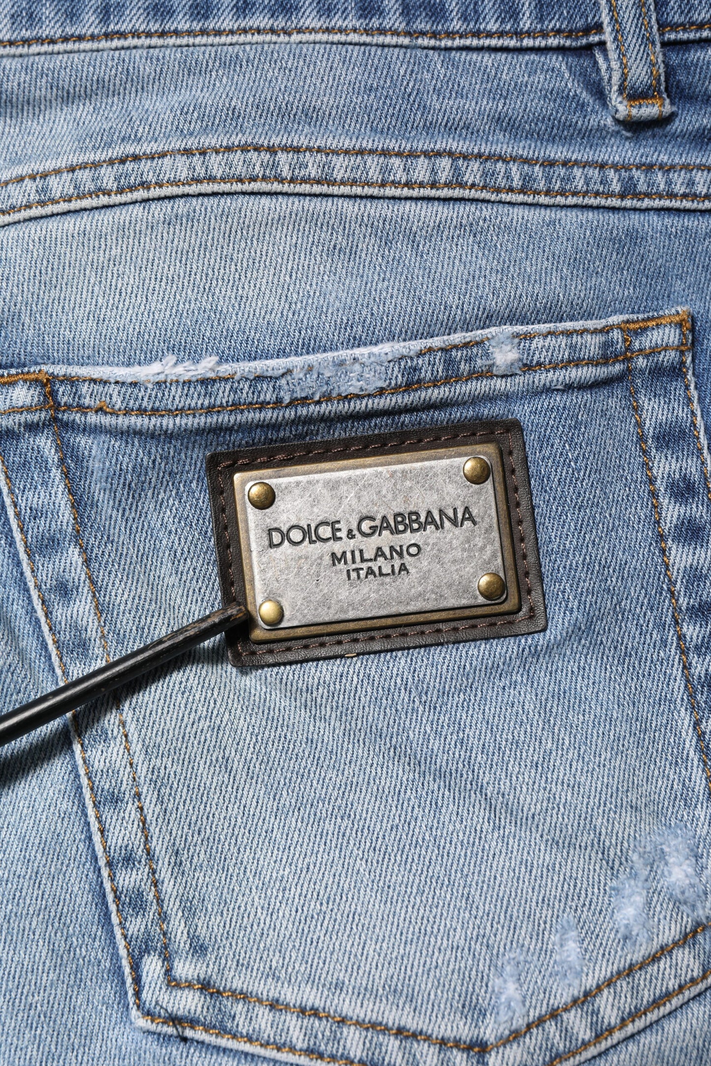 Dolce & Gabbana Blaue verwaschene Denim-Jeans mit zerfledderter Logoplakette