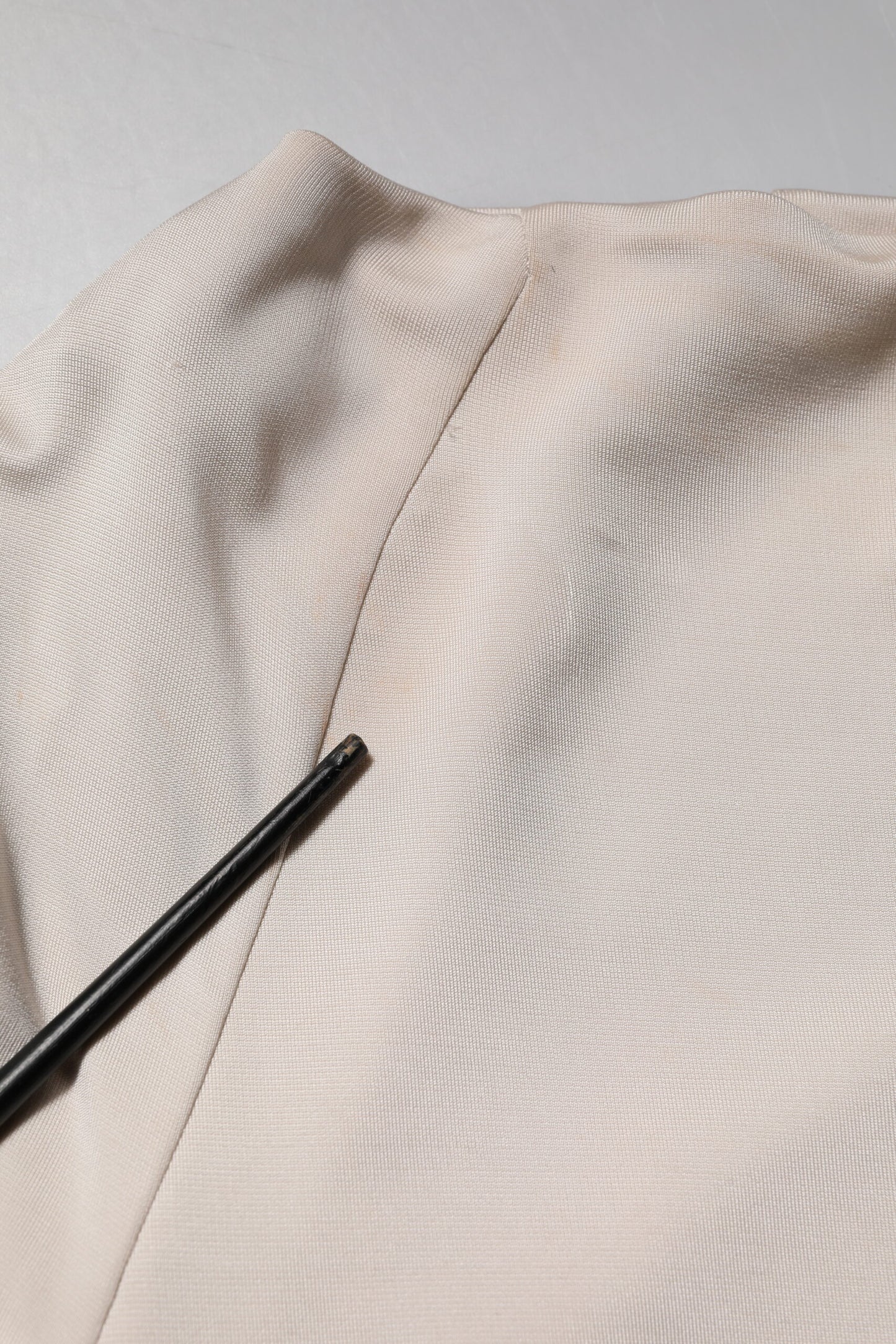 Roberto Cavalli Elfenbeinfarbenes Viskose-Etuikleid in Knielänge