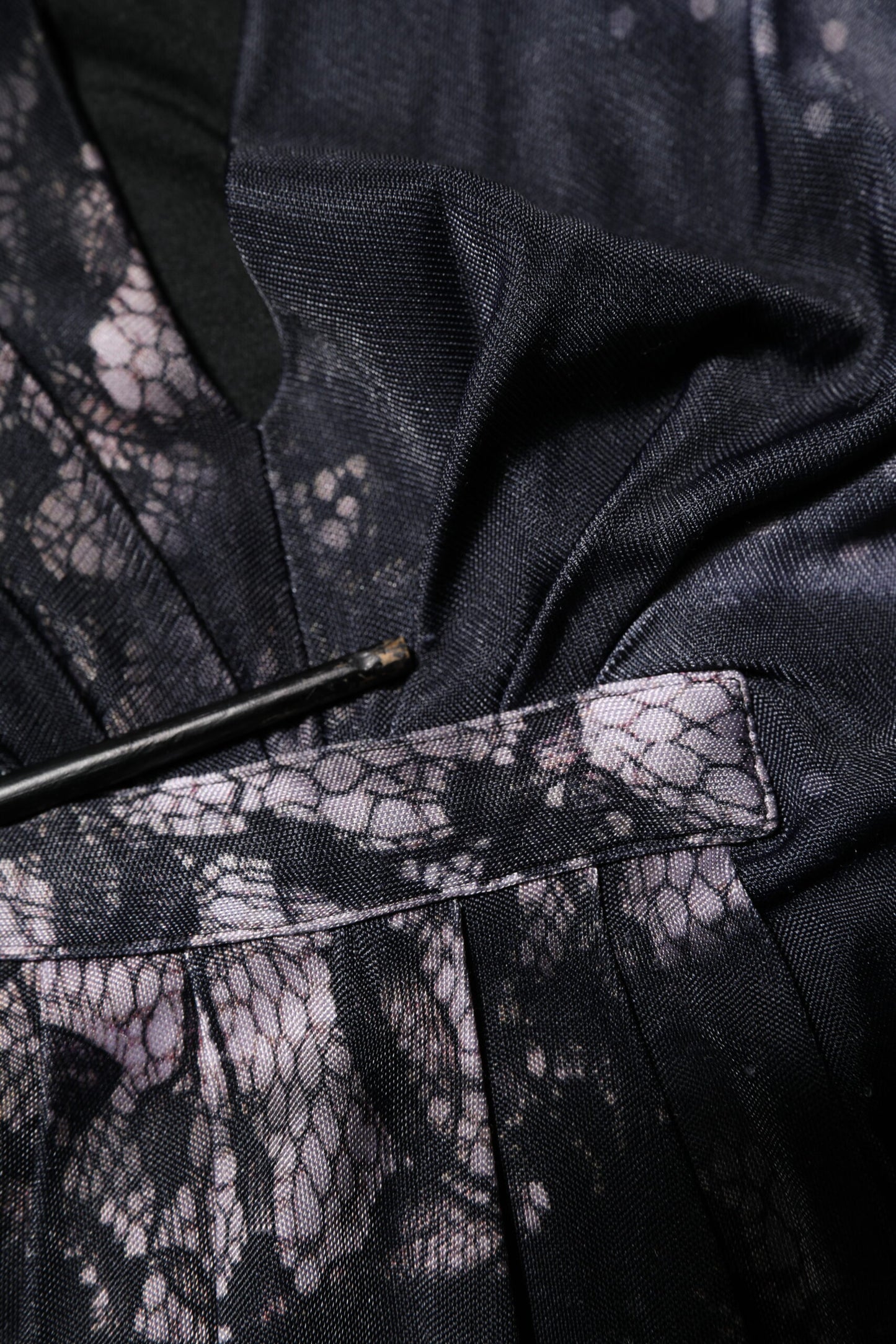 Roberto Cavalli Schwarzes geblümtes Viskose-Midikleid