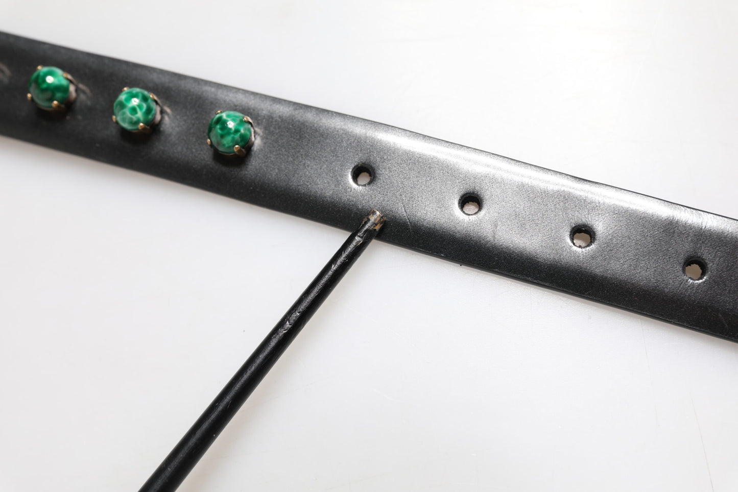 Dolce & Gabbana Schwarzer Leder Nietengürtel mit silberfarbener Schnalle