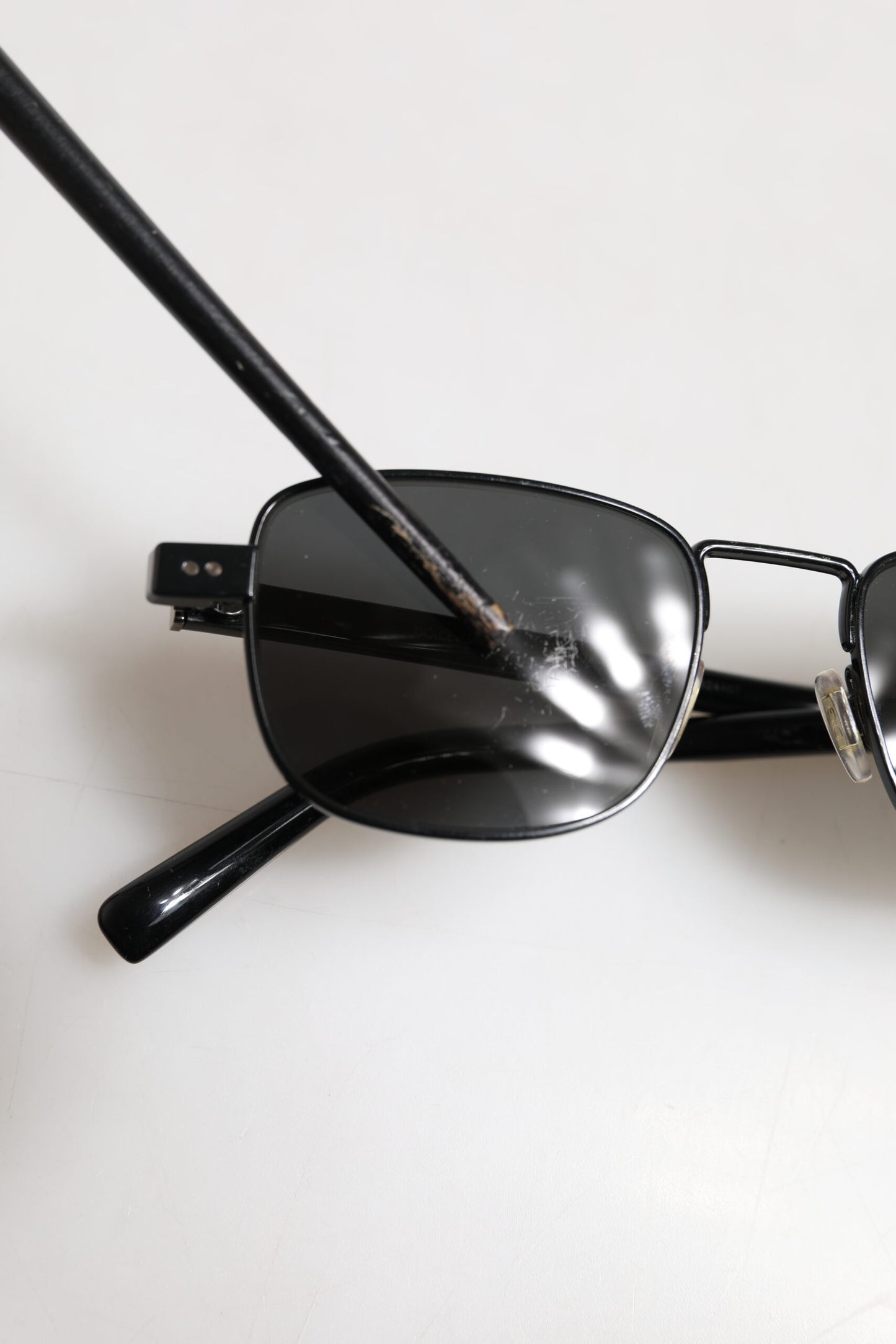 Dolce & Gabbana Schwarzer Metallrahmen mit quadratischen Gläsern DG2222 Eyewear Sonnenbrillen