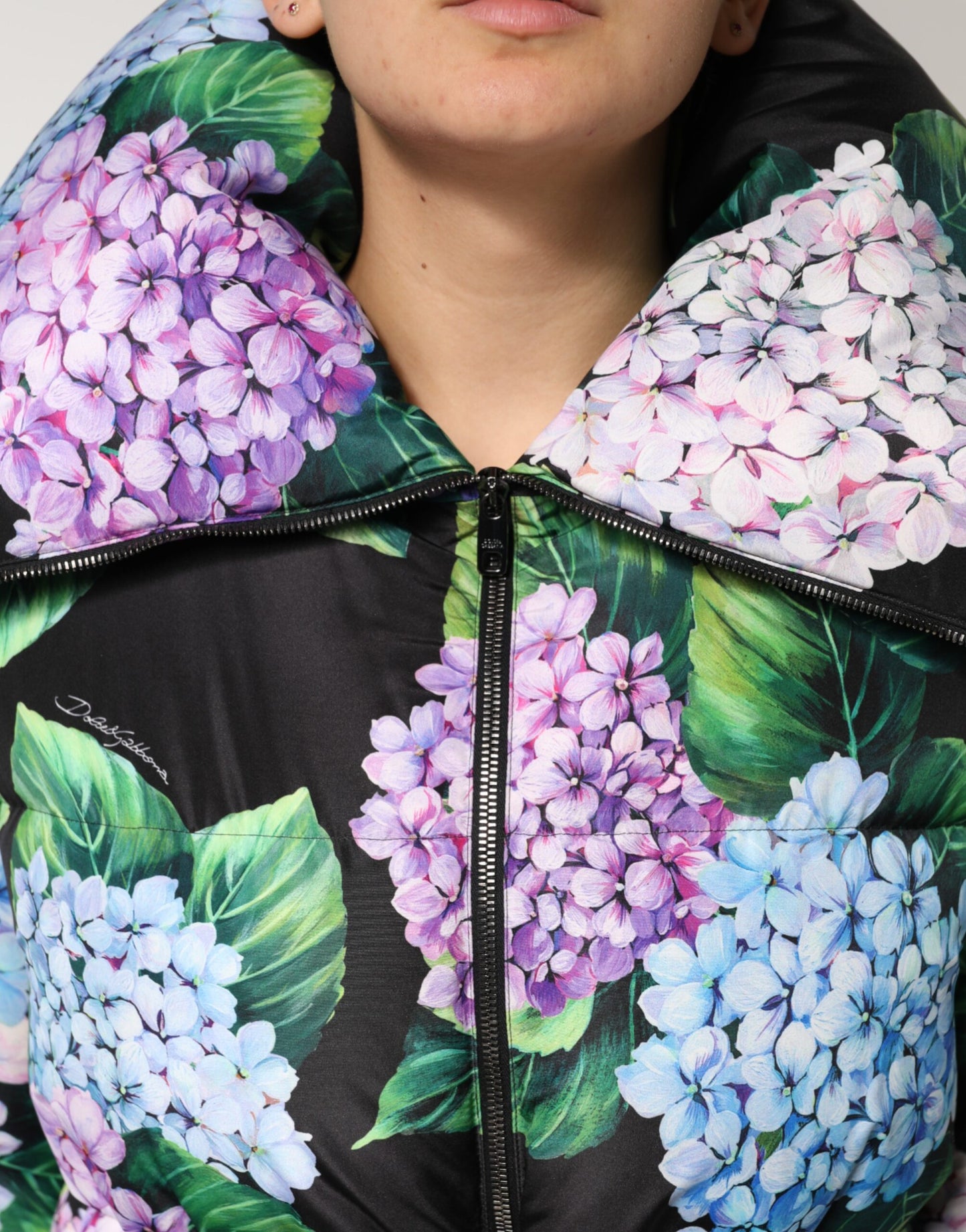 Dolce & Gabbana Gesteppte Jacke mit mehrfarbigem Blumendruck und Puffer