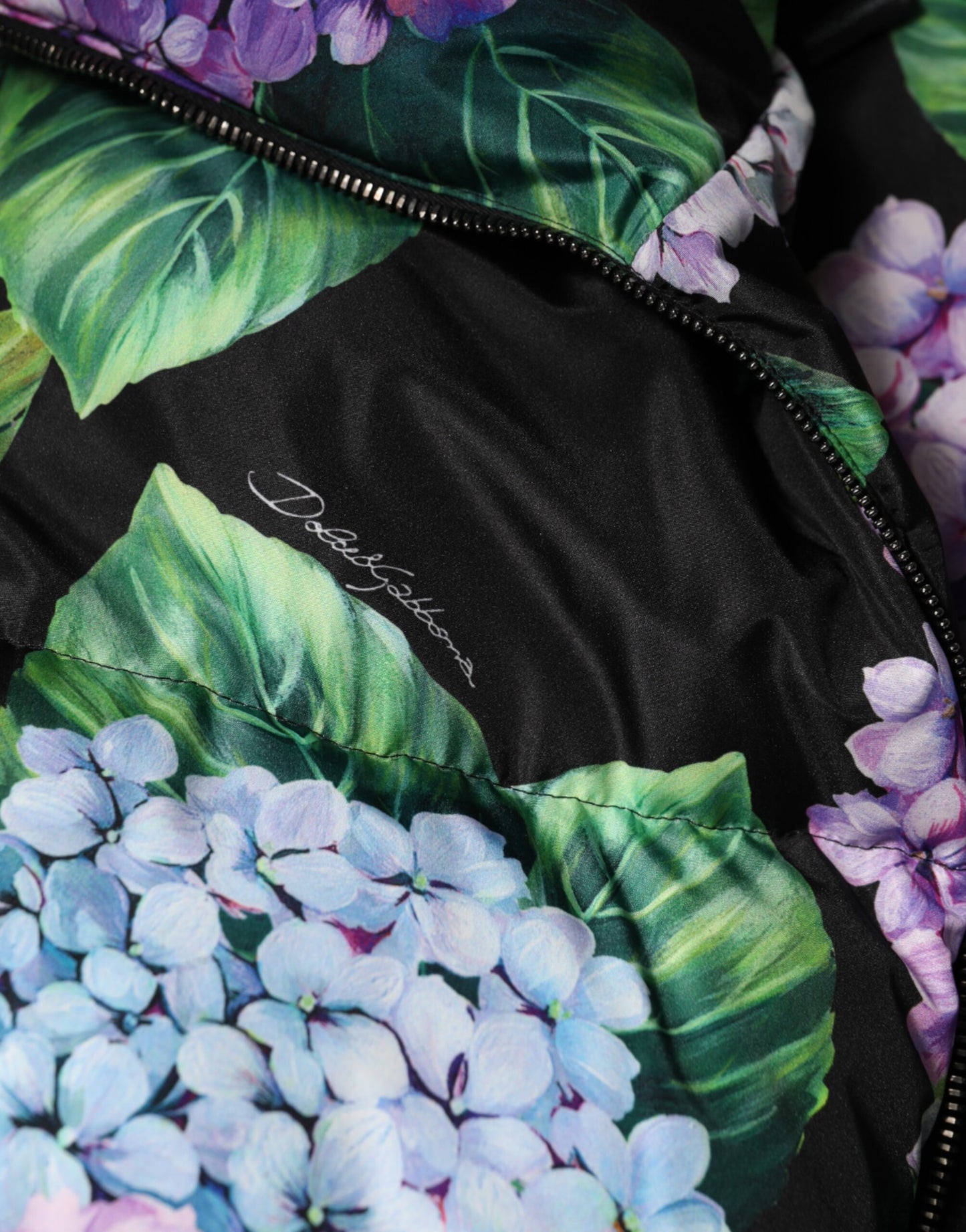 Dolce & Gabbana Gesteppte Jacke mit mehrfarbigem Blumendruck und Puffer