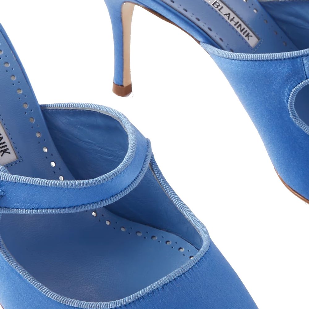Manolo Blahnik Seidene Pantoletten in Blau
