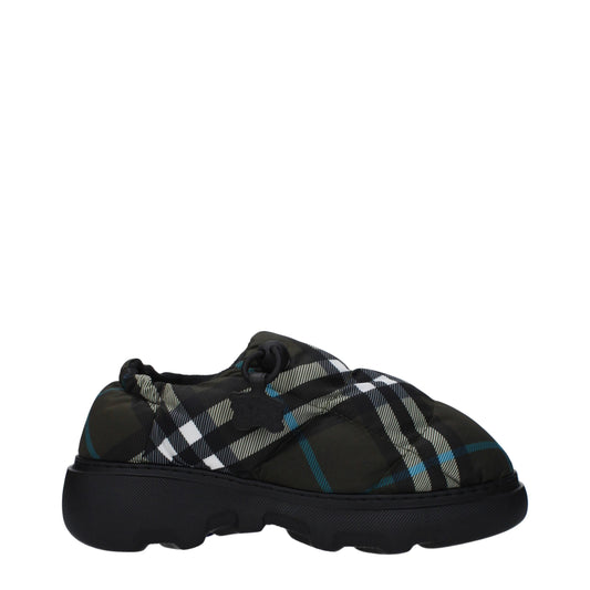 Burberry Slipper aus grünem Stoff