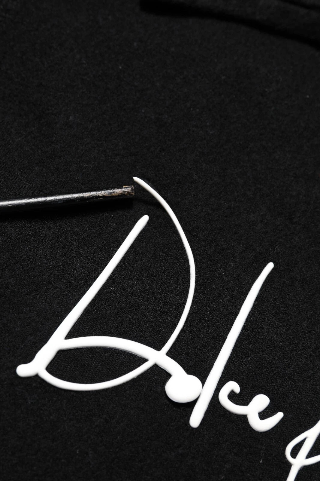 Dolce & Gabbana Schwarzes Sweatshirt mit Logodruck und Kapuze