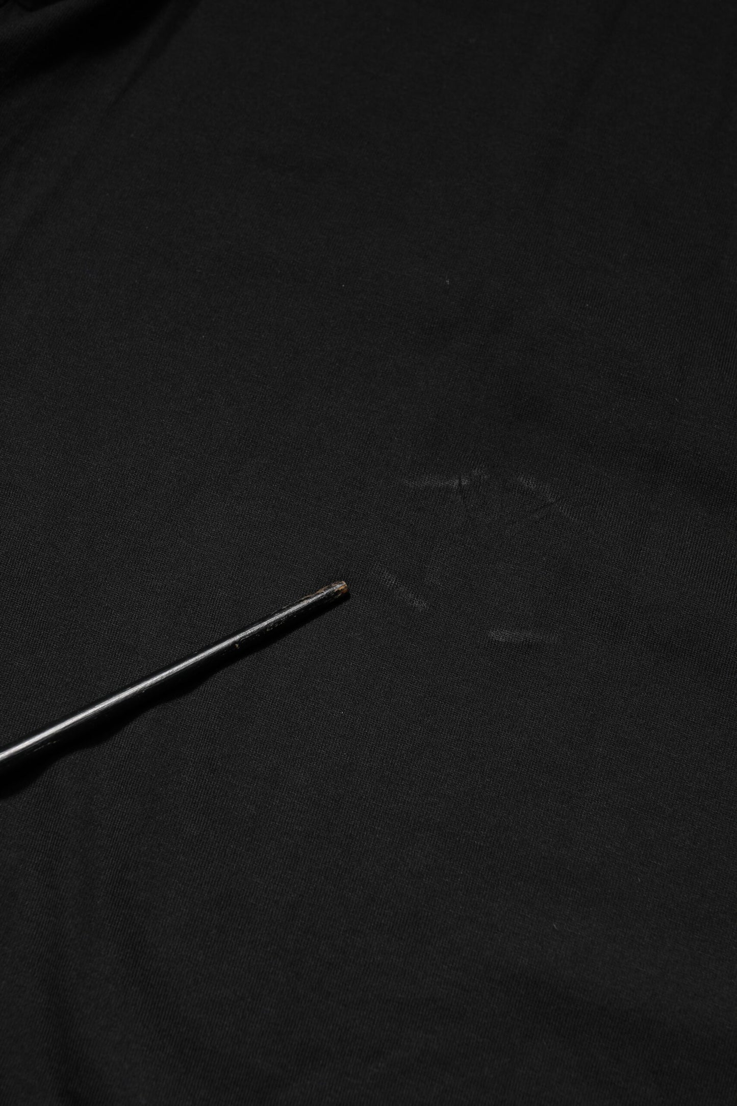 Dolce & Gabbana Schwarzes T-Shirt mit geprägtem Logo und Rundhalsausschnitt aus Baumwolle