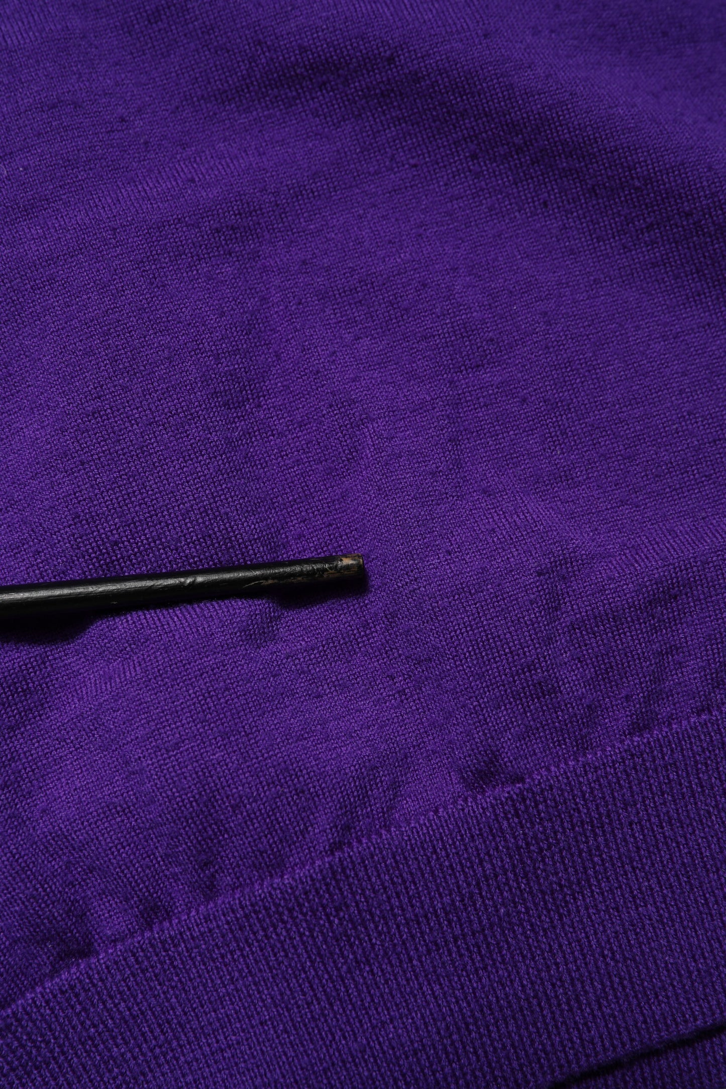 Dolce & Gabbana Lila Strickjacke mit V-Ausschnitt aus Wolle