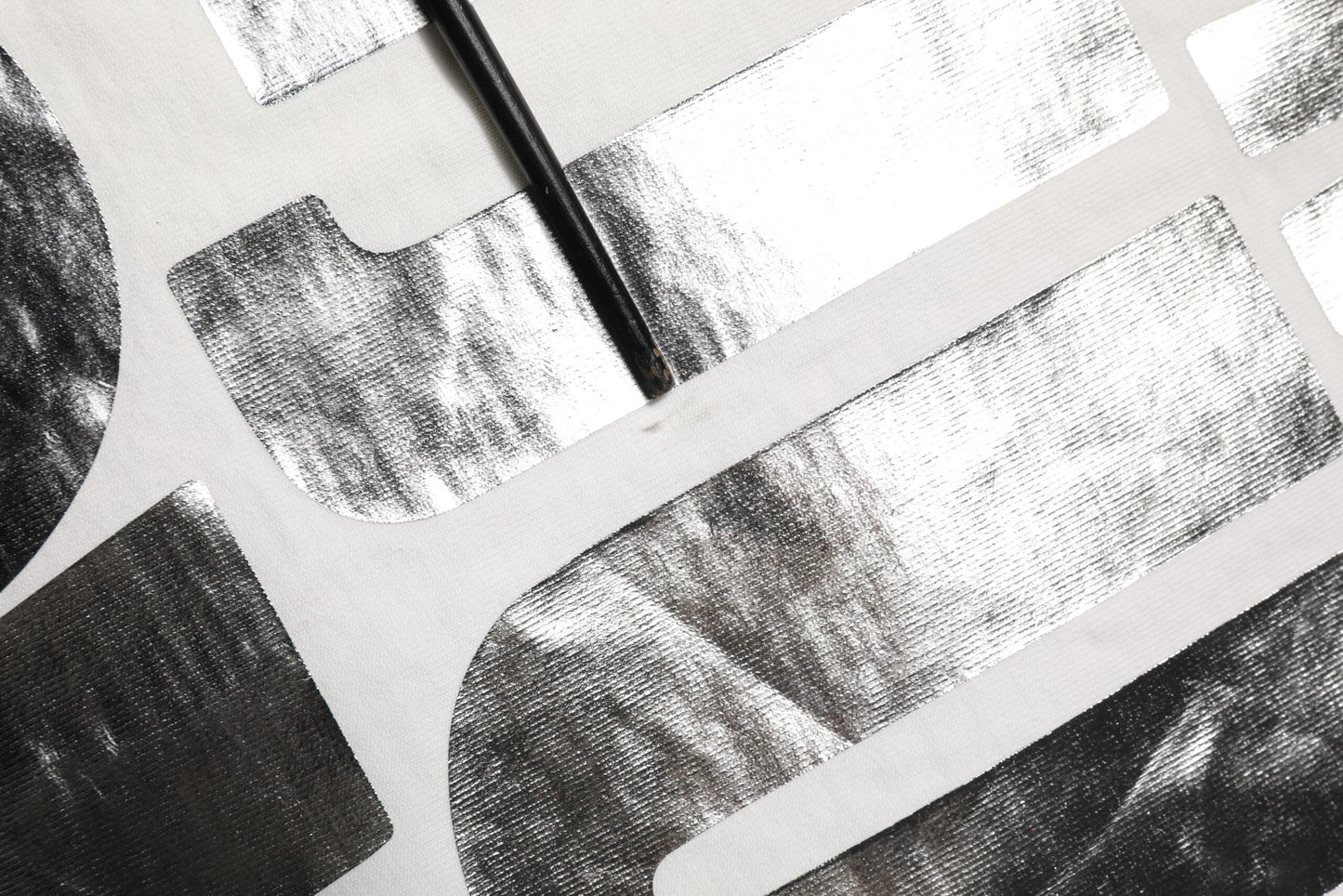 Dolce & Gabbana Weißes T-Shirt mit Metallic-Druck aus Baumwolle mit Rundhalsausschnitt