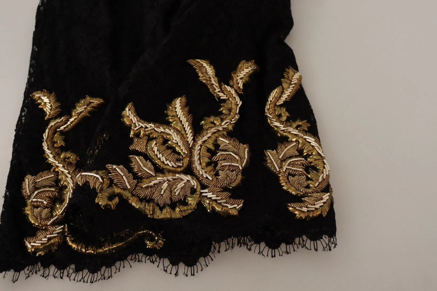 Dolce & Gabbana Schwarze Spitze Gold Barock SPECIAL PIECE Shorts
